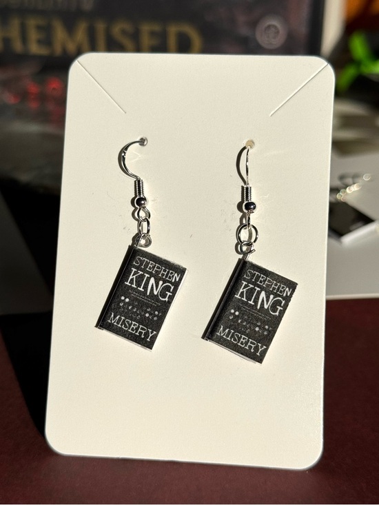 Jewelry - Stephen King 'Misery' Book Cover Dangle Earrings - Black & Silver